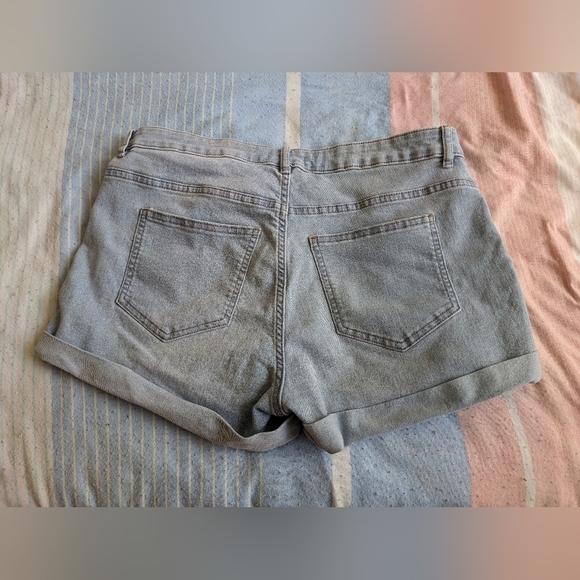 H&M Light Blue Jean Shorts - Picture 2 of 6